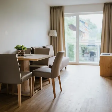 Apartmenthaus Strasswirt De Luxe Tröpolach