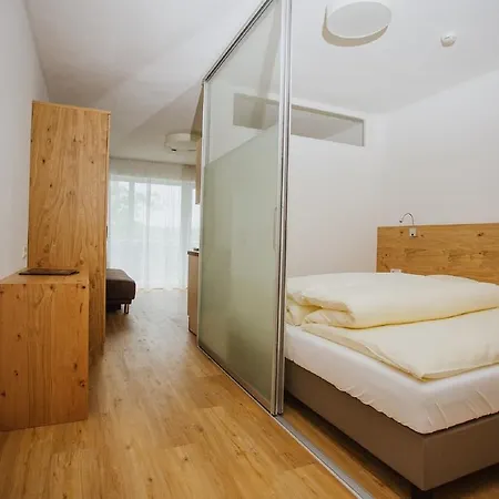 Apartmenthaus Strasswirt De Luxe Tröpolach