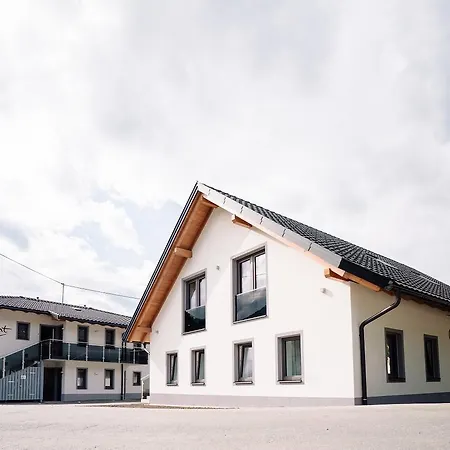 Apartmenthaus Strasswirt De Luxe * Tröpolach