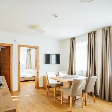 Apartmenthaus Strasswirt De Luxe *