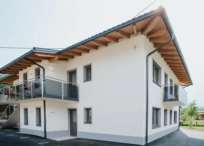 Apartmenthaus Strasswirt De Luxe דירה